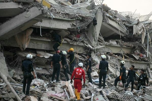 Chạy đua với thời gian Đội cứu hộ quốc tế đối mặt thách thức tại vùng động đất Myanmar